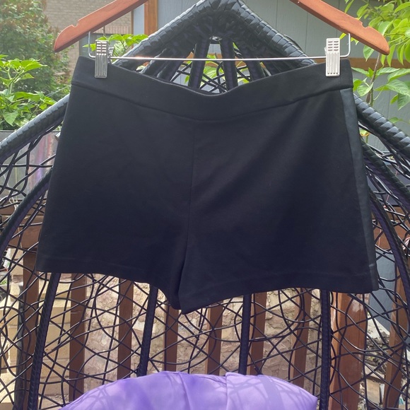 Aritzia Wilfred Free Liah Skort  Black Faux Leather front size S - Picture 4 of 9